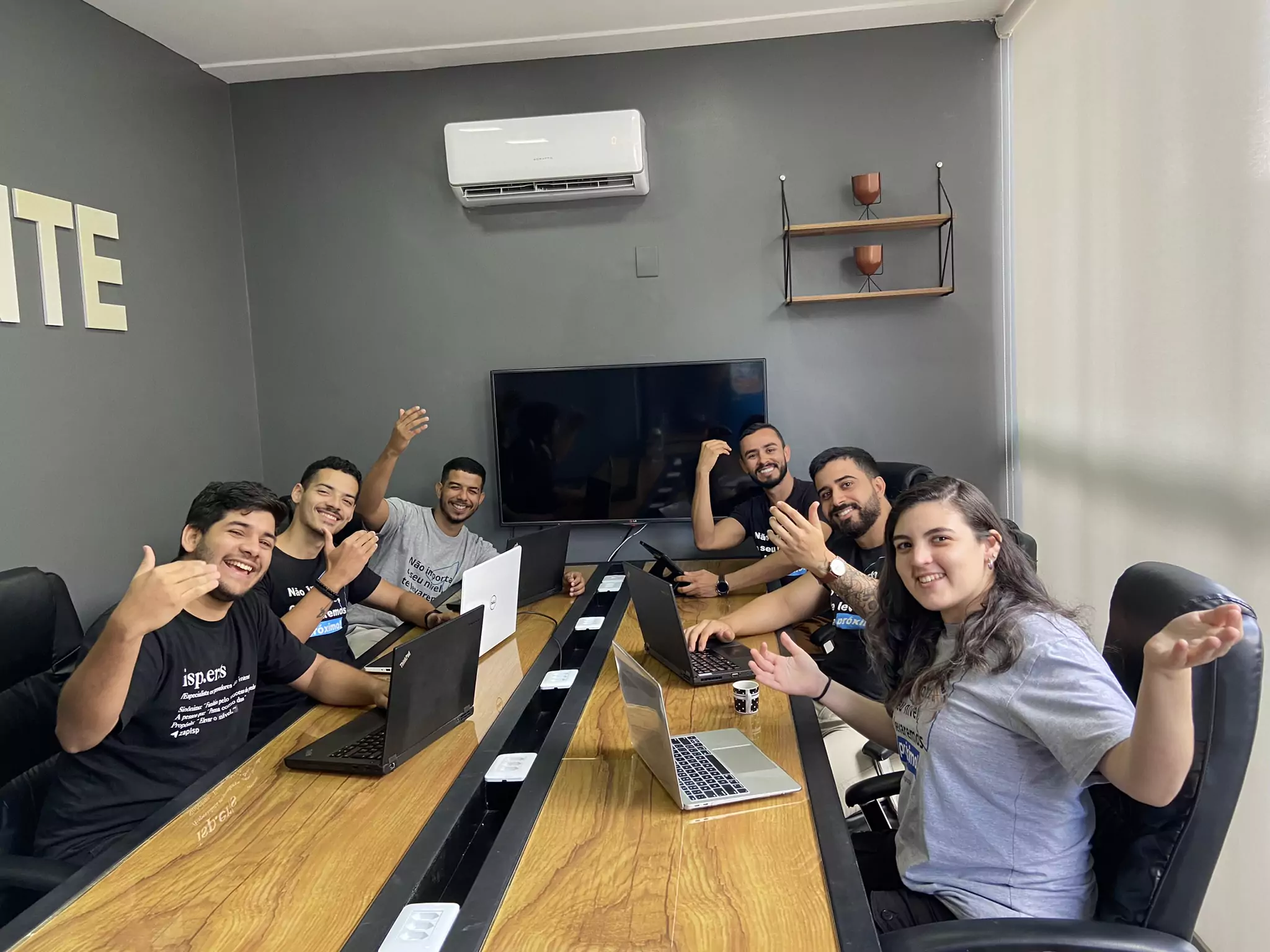 Equipe zapisp convidando provedores de internet